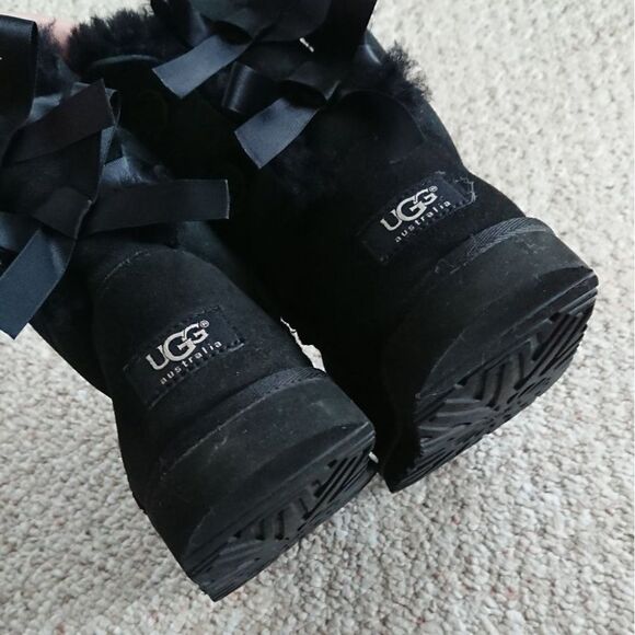 UGG SHORT BAILEY BOW II 2.0 BLACK WATER-RESISTANT SUEDE BOOTS size 5.5 - Picture 3 of 11